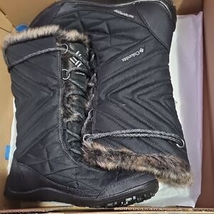 Columbia Women's Black Quilted Winter Boots Size 10